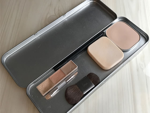 100均のブリキペンケースで作るメイクパレット